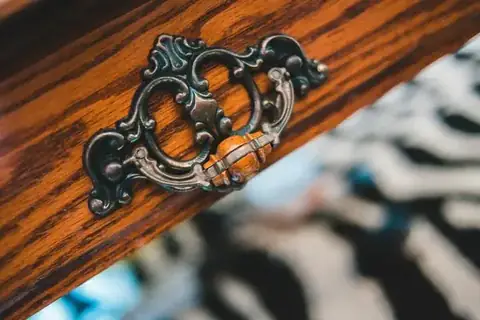 Furniture repair in Beirut β restoration, antique fittings, structural fixes and assembly