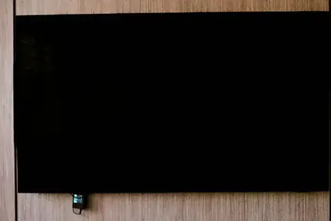 TV mounting in Beirut β flat-screen wall installation on concrete, brick and drywall with cable management